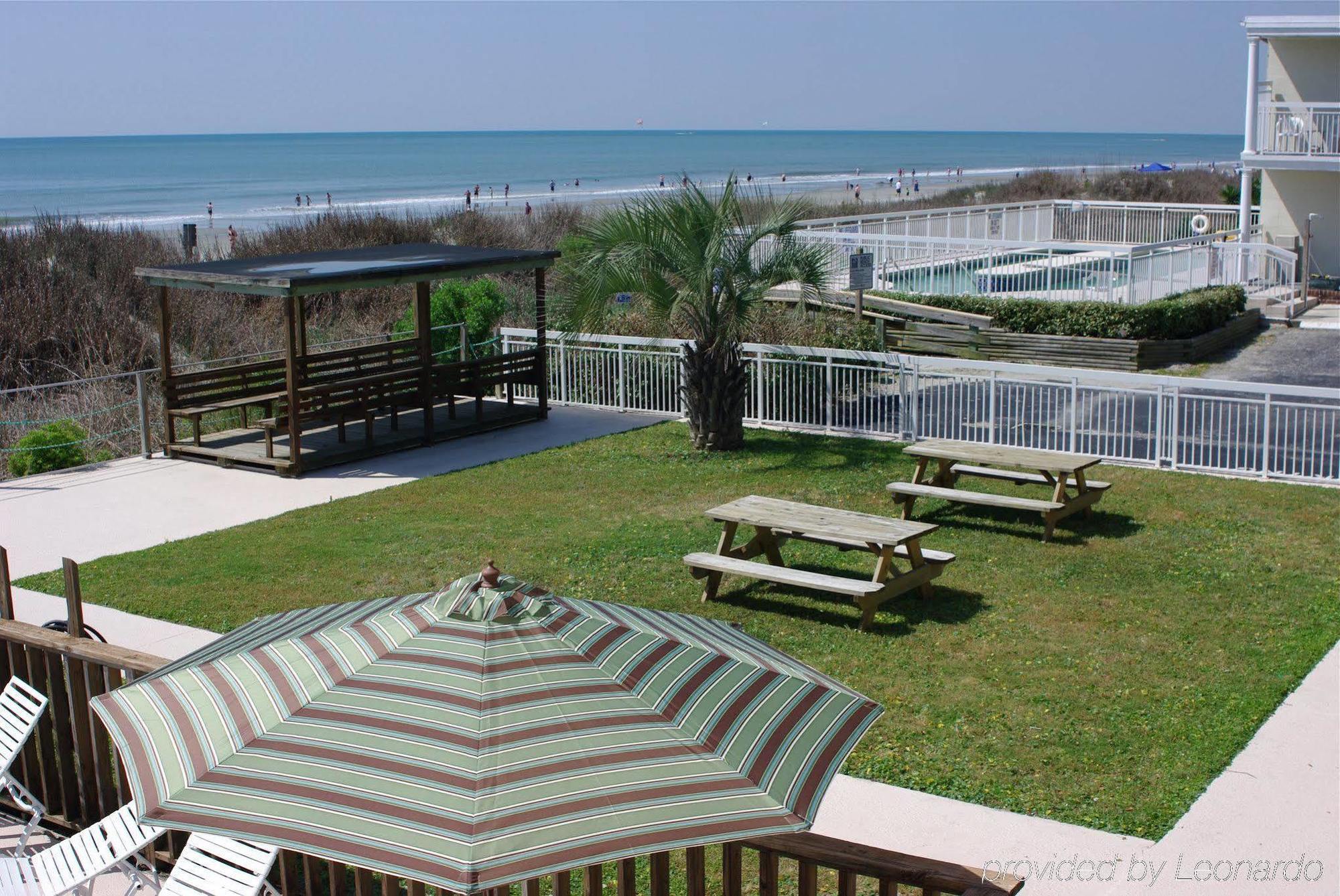 Motel Castaway & Swim Up Bar
