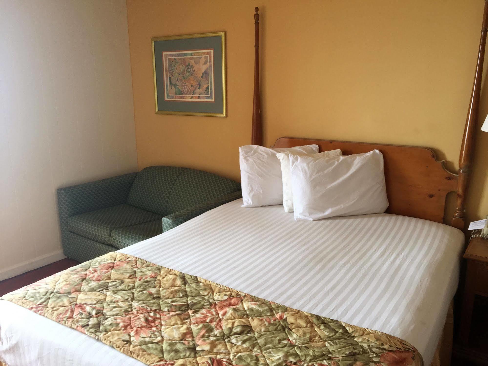 Motel Castaway & Swim Up Bar 3*